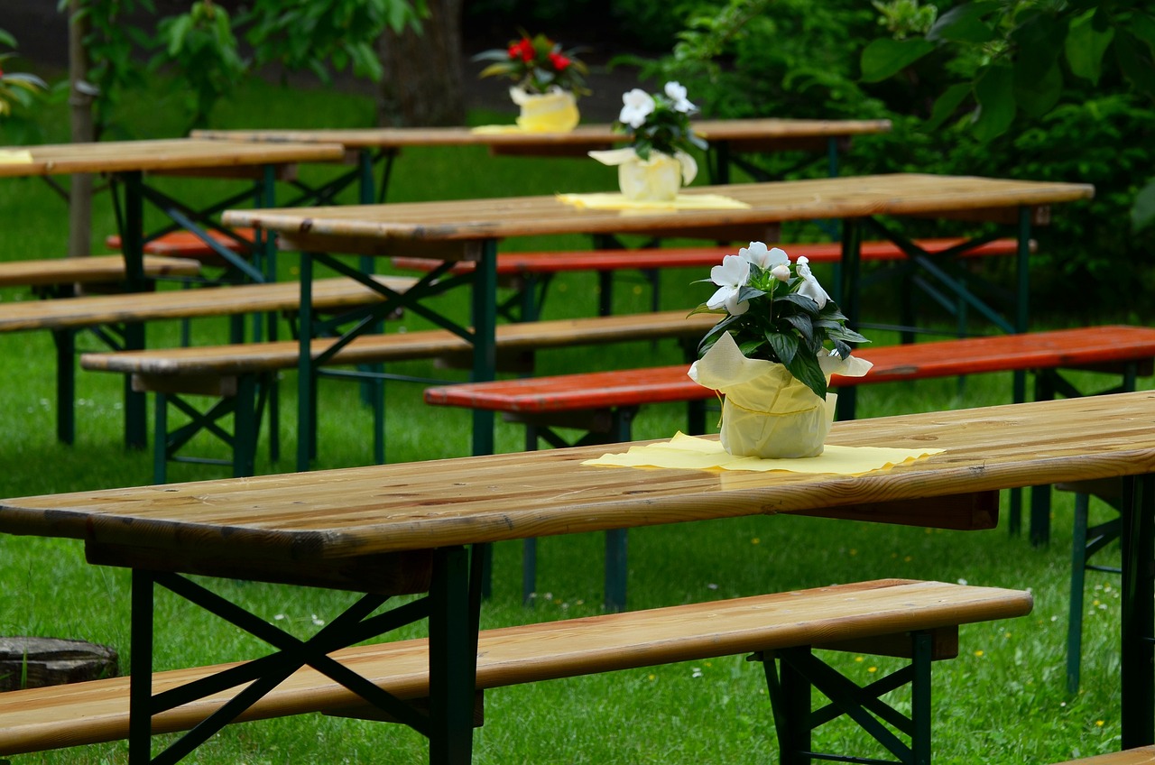 beer-tent-set-1436147_1280