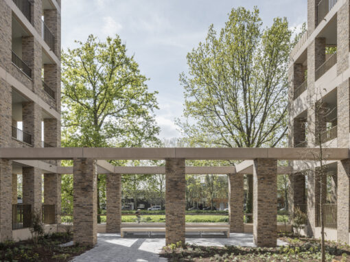 De doorgang tussen het appartementsgebouw Oever en Ponton van het nieuwbouwproject Komet in Mechelen.